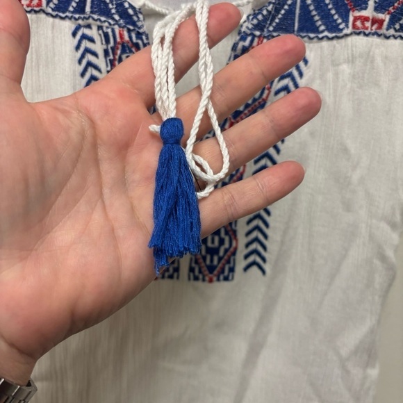Solitaire Sleeveless Embroidered Top - Picture 8 of 12